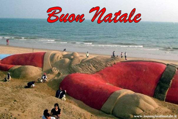 Immagini di Natale Scultura di sabbia di Babbo Natale